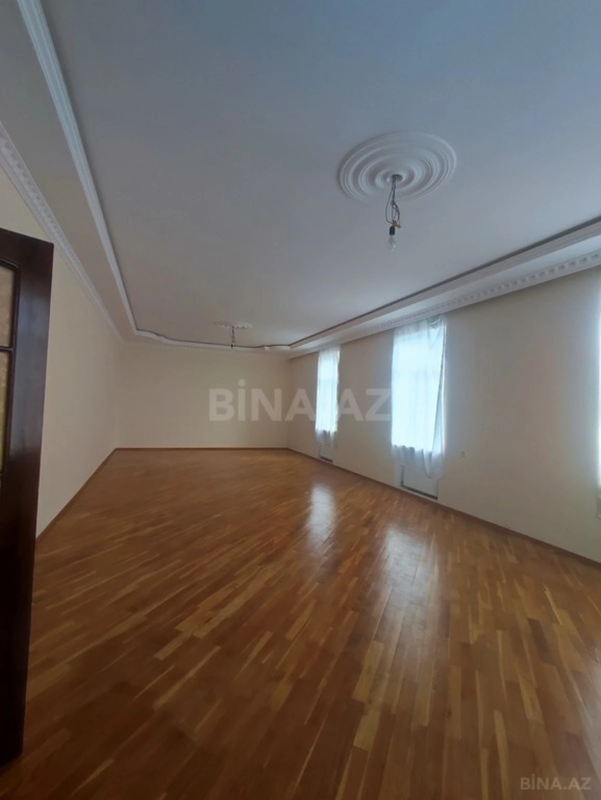 Satılır 5 otaqlı həyət evi 250 m²
