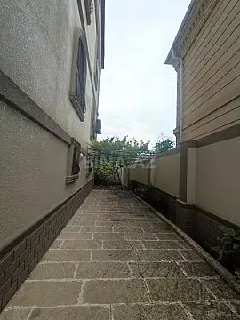 Satılır 5 otaqlı həyət evi 250 m²