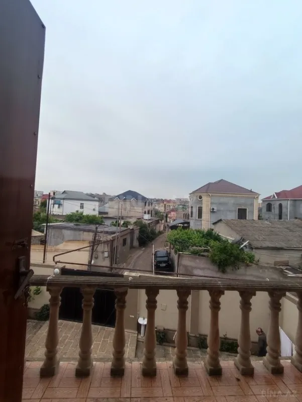 Satılır 5 otaqlı həyət evi 250 m²
