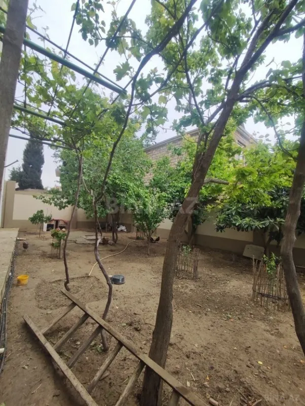 Satılır 5 otaqlı həyət evi 250 m²