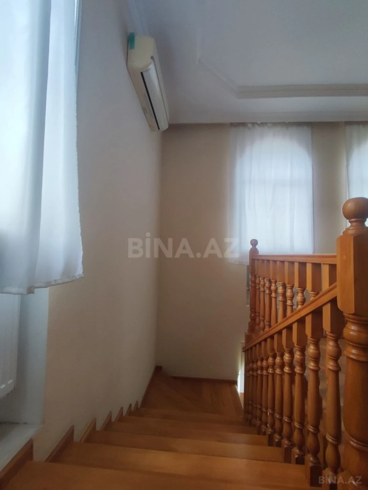 Satılır 5 otaqlı həyət evi 250 m²