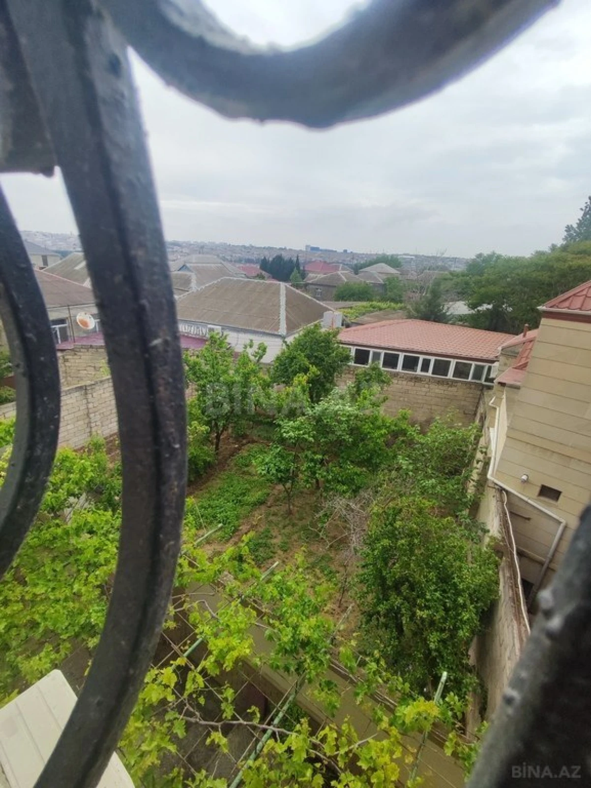 Satılır 5 otaqlı həyət evi 250 m²