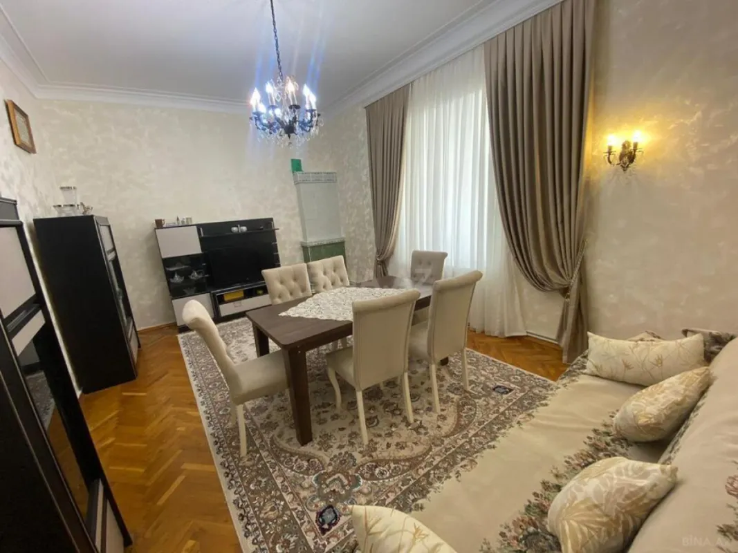 Satılır 3 otaqlı mənzil 110 m²