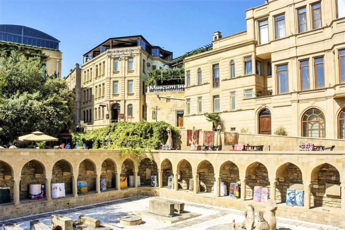 Satılır obyekt 320 m²