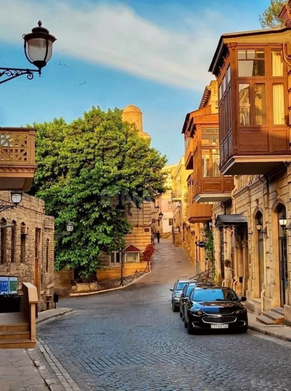 Satılır obyekt 320 m²