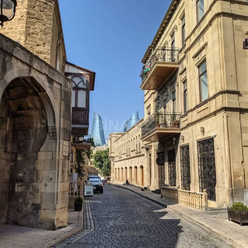 Satılır obyekt 320 m²