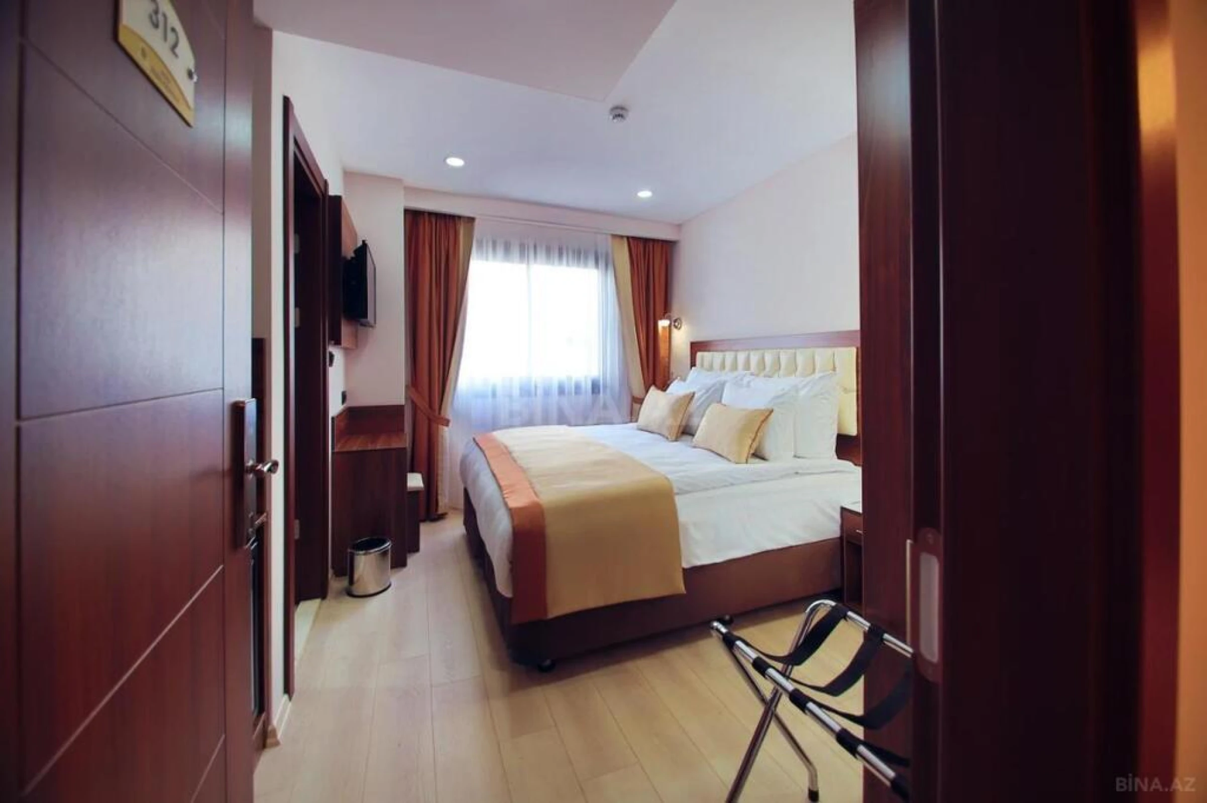 Satılır obyekt 320 m²