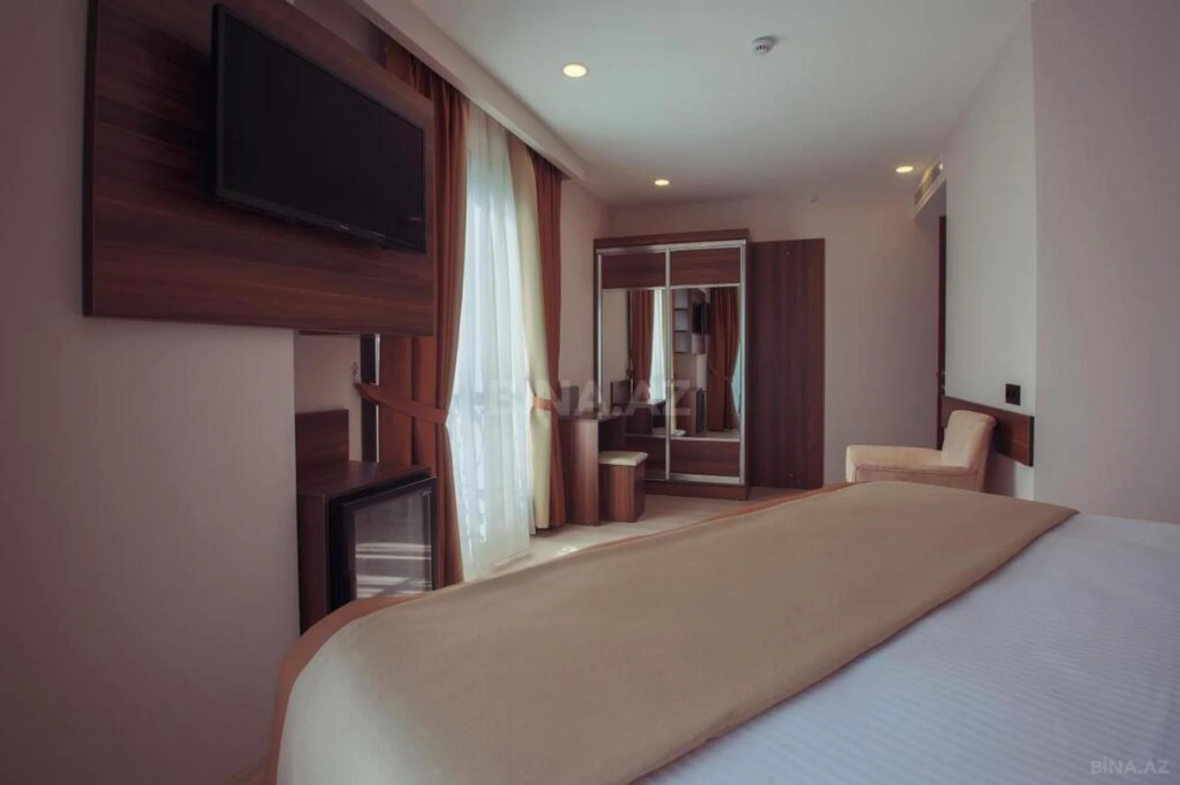 Satılır obyekt 320 m²