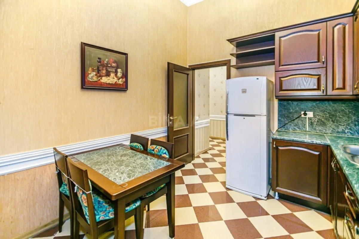 Kirayə verilir 3 otaqlı mənzil 135 m²