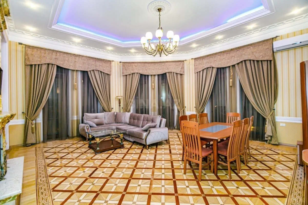 Kirayə verilir 3 otaqlı mənzil 135 m²