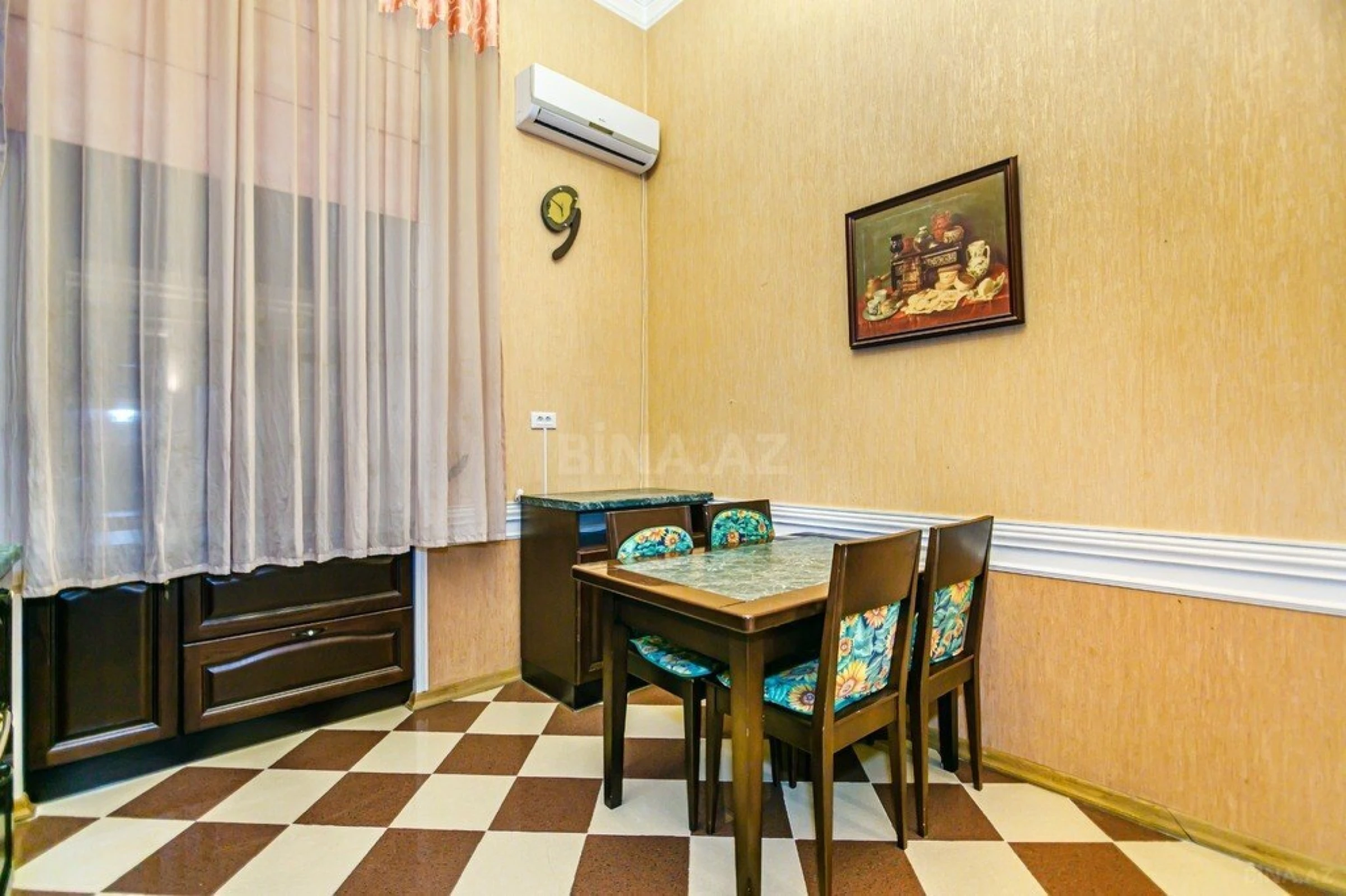 Kirayə verilir 3 otaqlı mənzil 135 m²