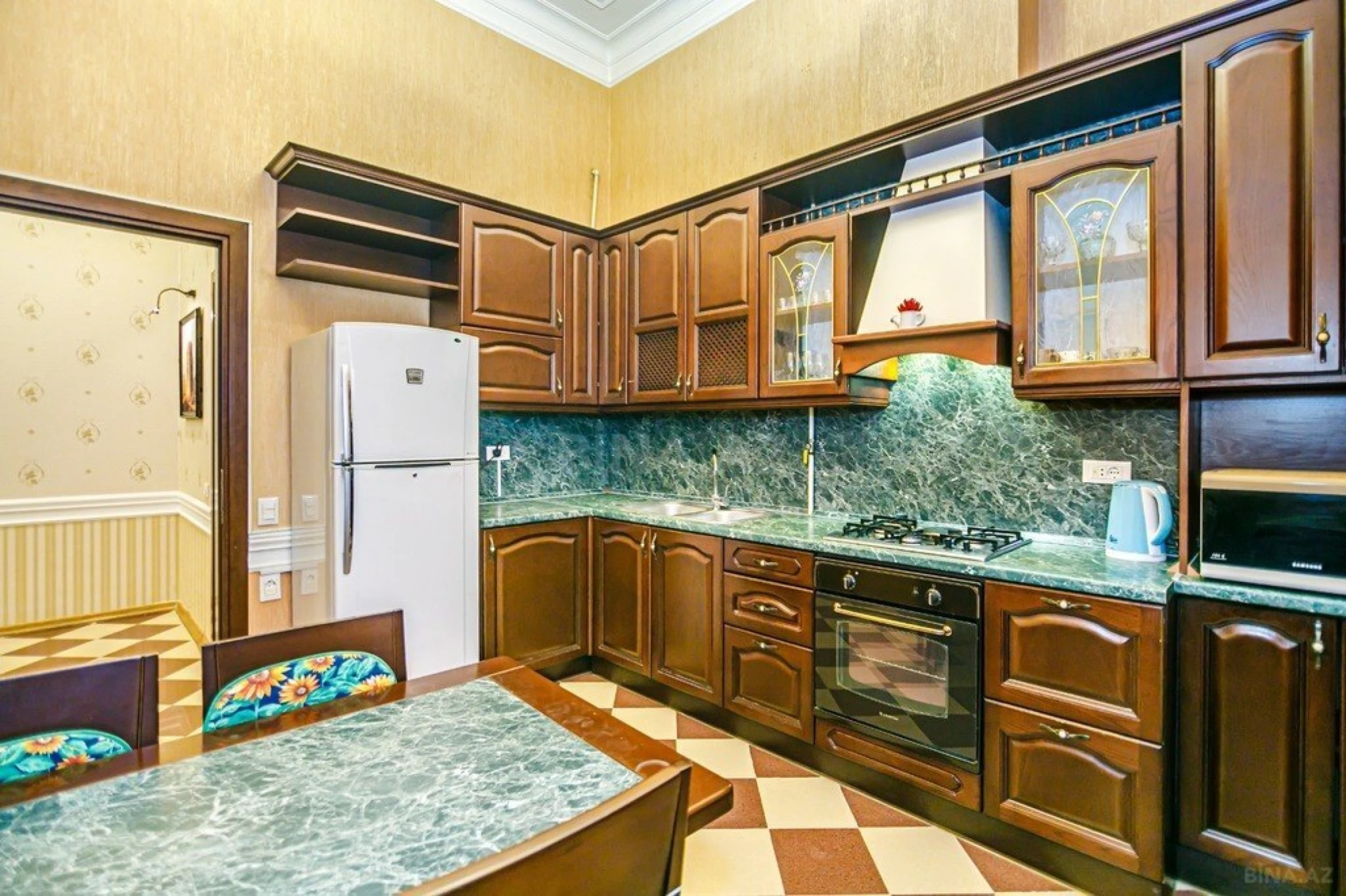 Kirayə verilir 3 otaqlı mənzil 135 m²