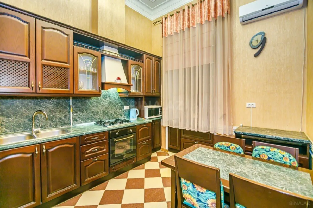Kirayə verilir 3 otaqlı mənzil 135 m²