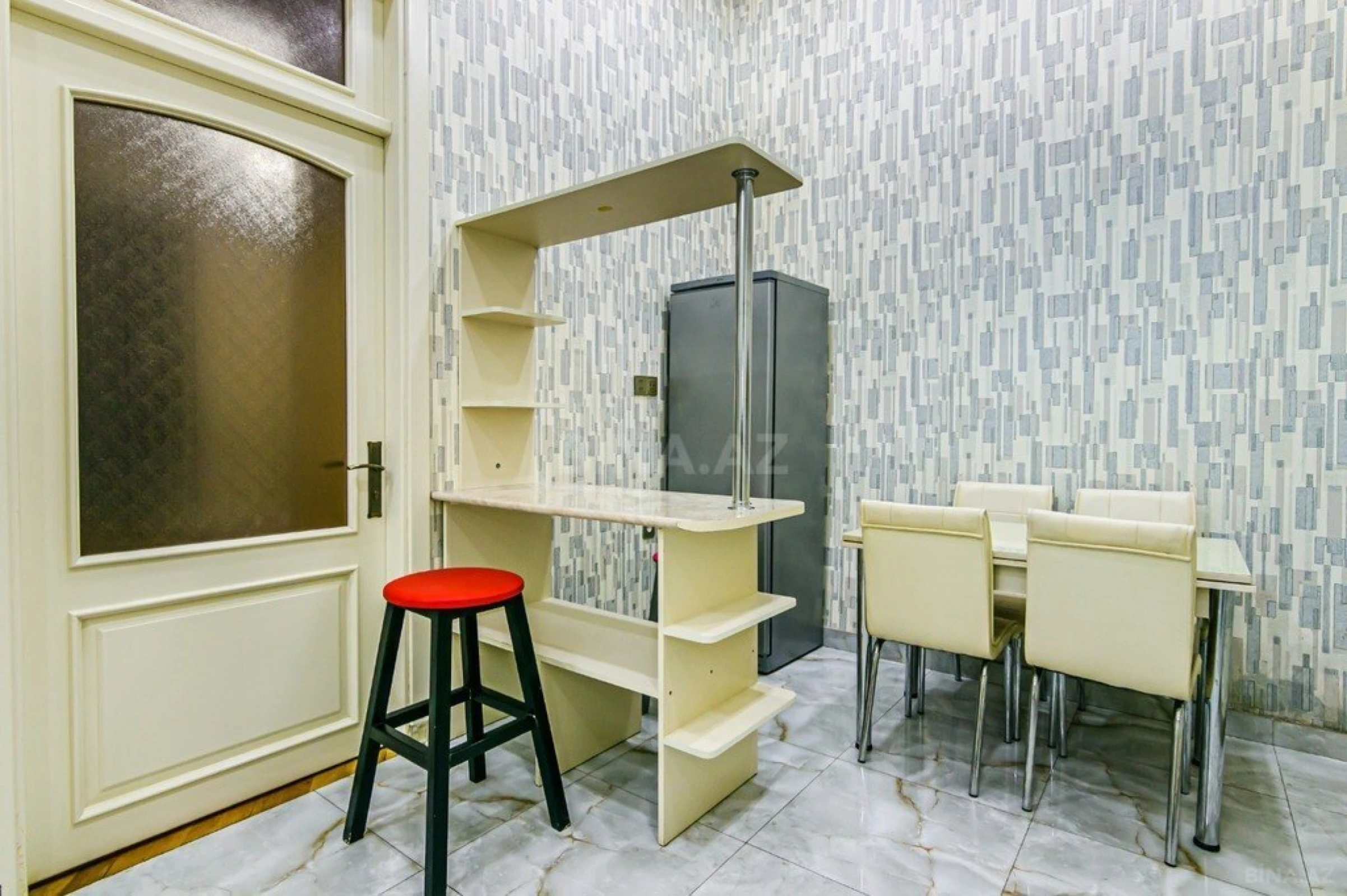 Kirayə verilir 3 otaqlı mənzil 135 m²