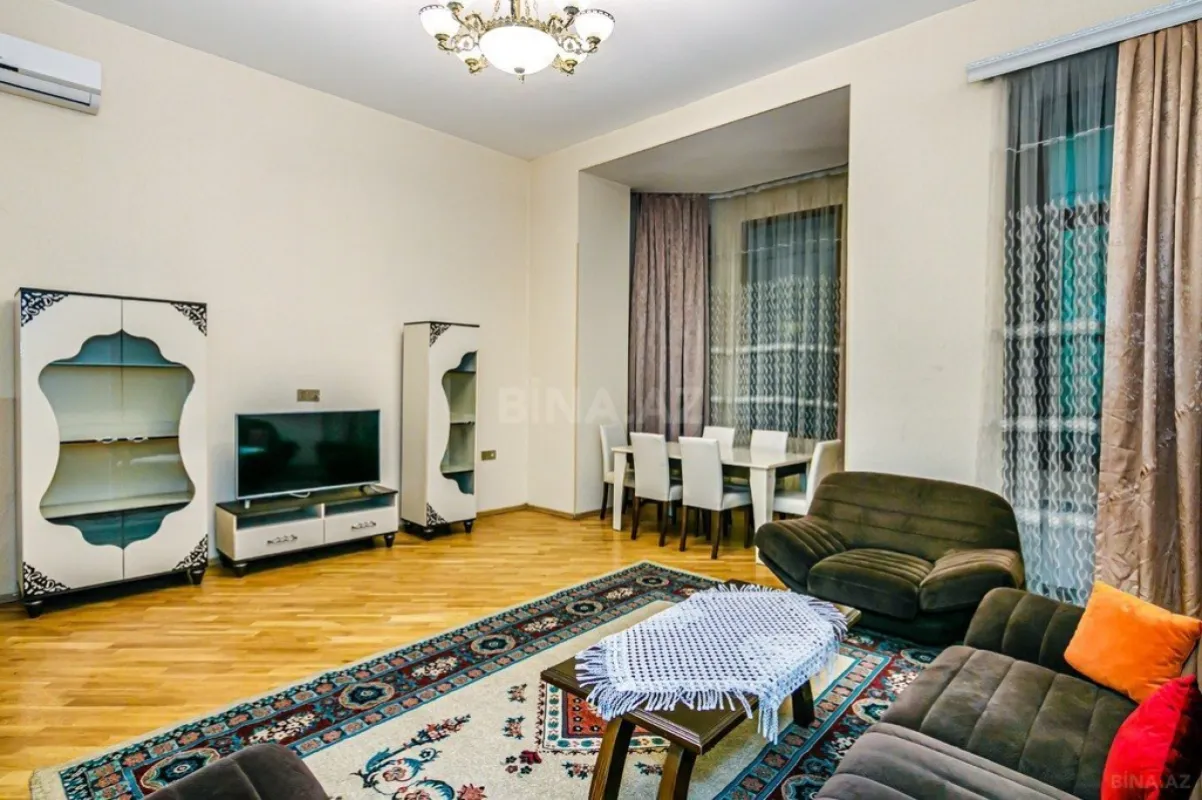 Kirayə verilir 3 otaqlı mənzil 135 m²