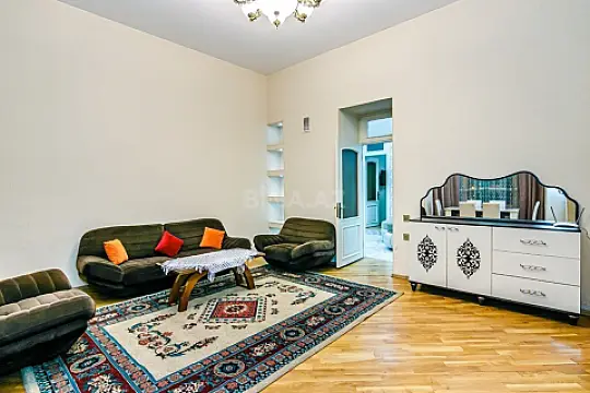 Kirayə verilir 3 otaqlı mənzil 135 m² — Bakı, Sahil qəs. 3 otaq 135.00 m²