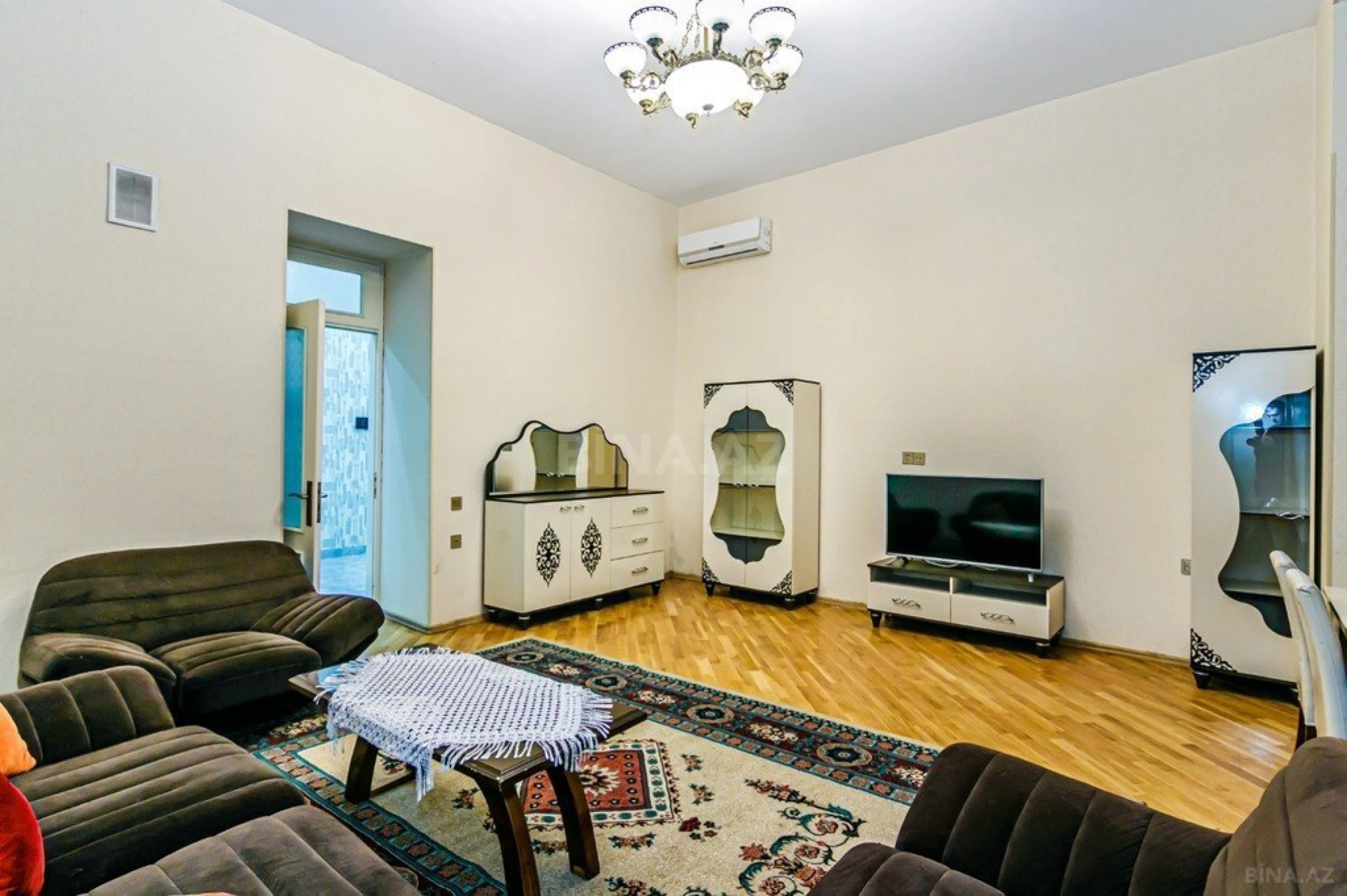 Kirayə verilir 3 otaqlı mənzil 135 m²