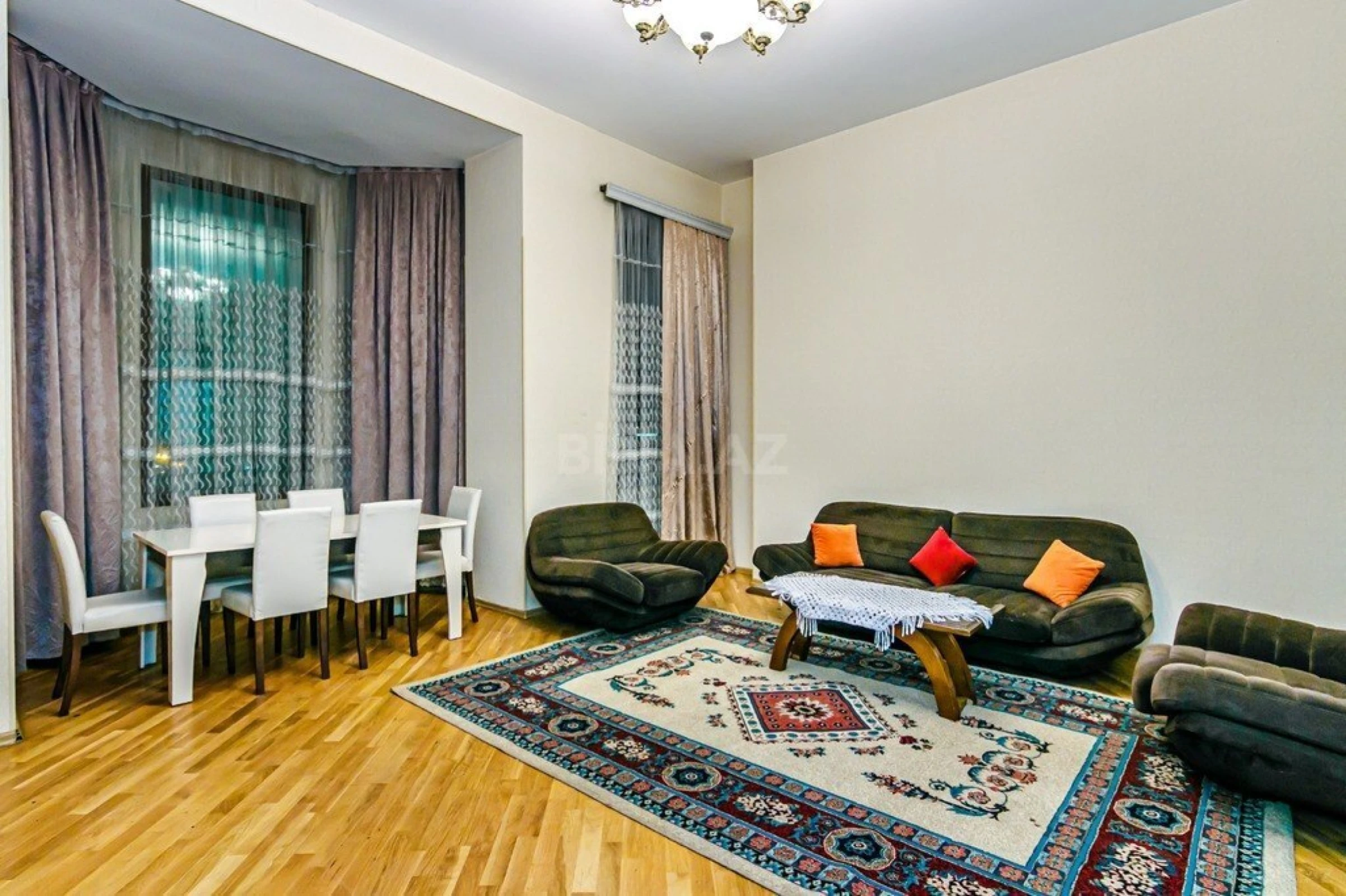 Kirayə verilir 3 otaqlı mənzil 135 m²