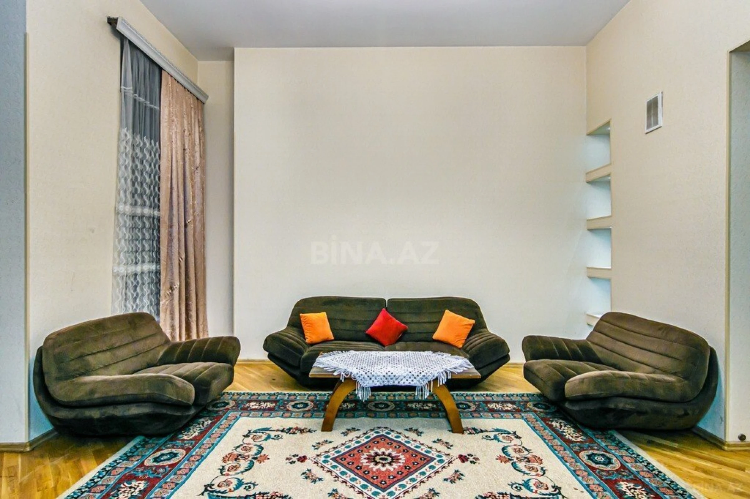 Kirayə verilir 3 otaqlı mənzil 135 m²