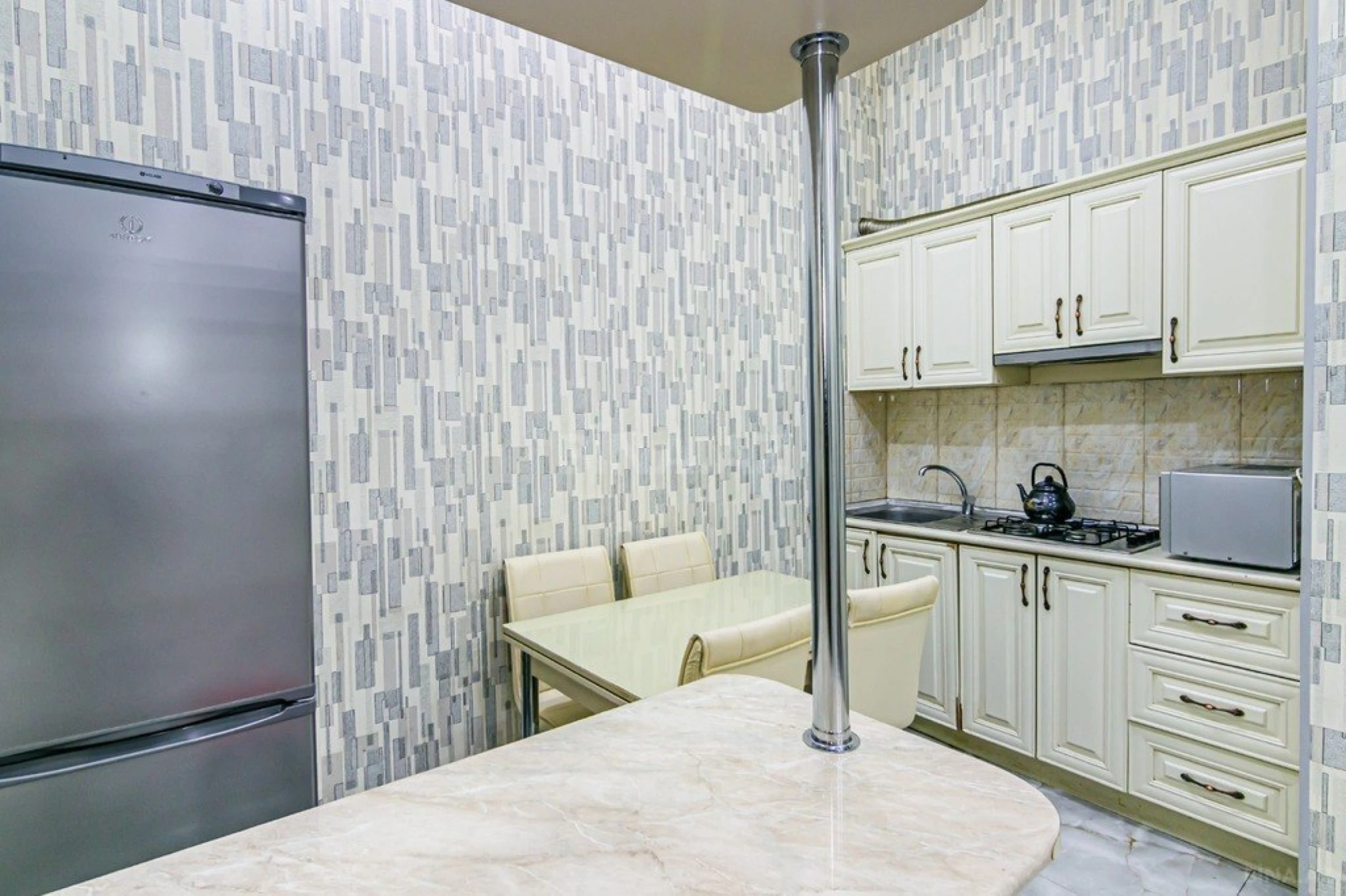 Kirayə verilir 3 otaqlı mənzil 135 m²