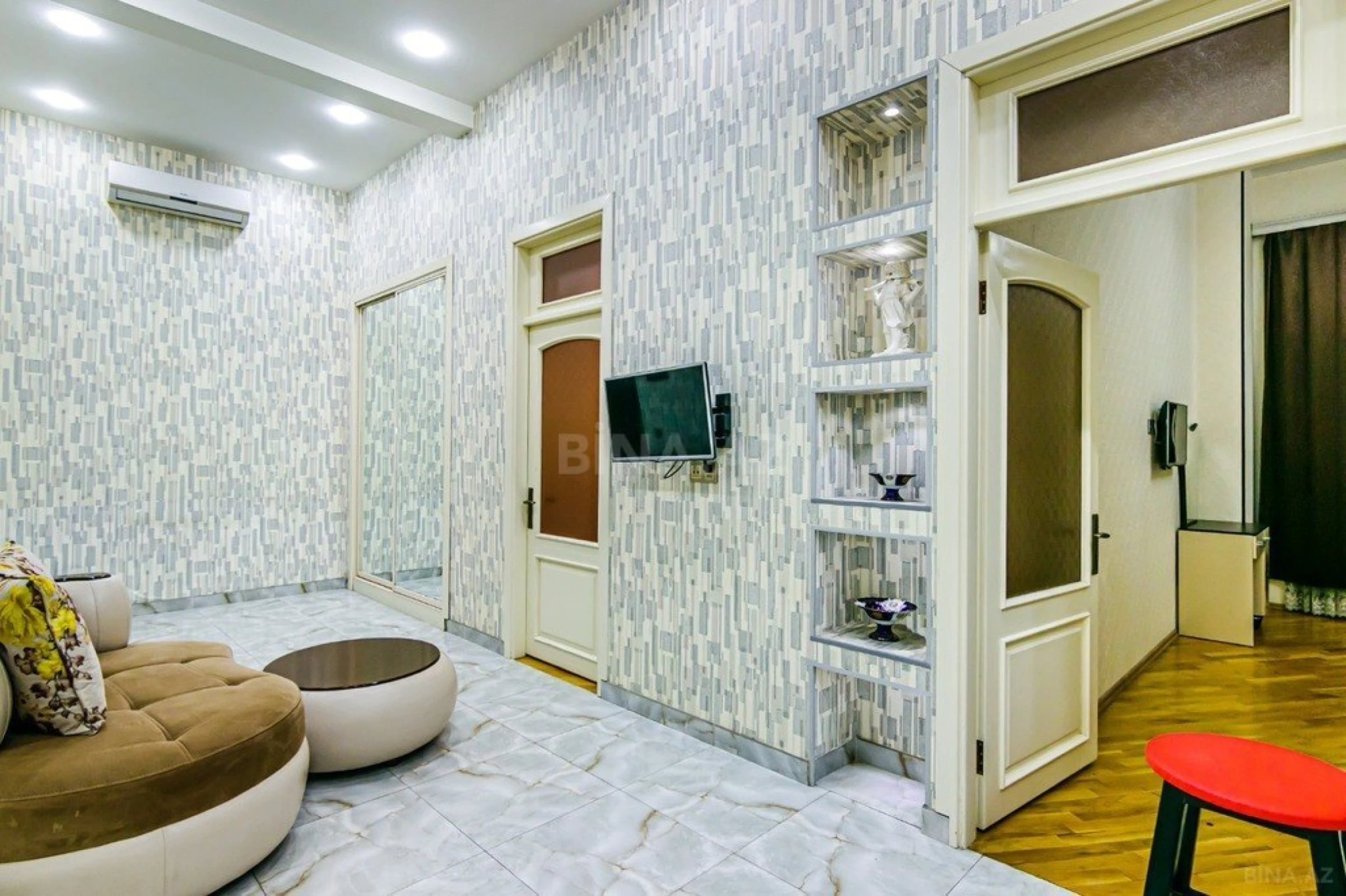 Kirayə verilir 3 otaqlı mənzil 135 m²