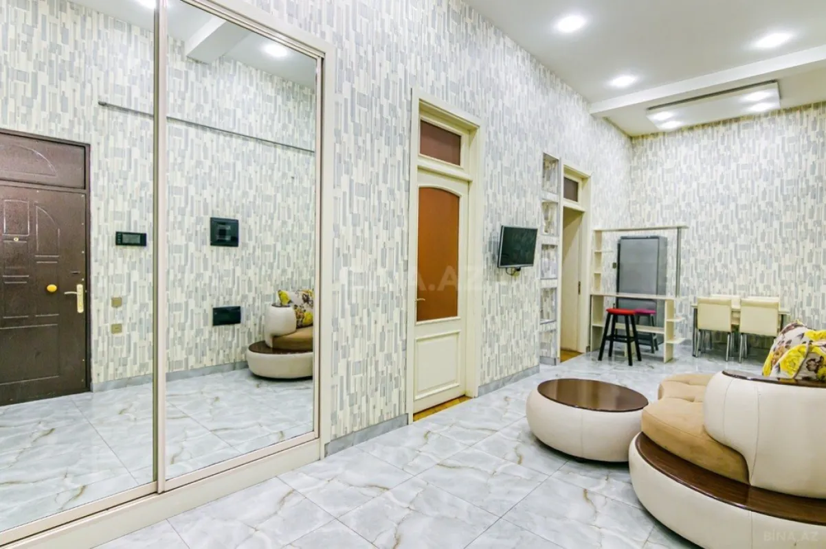 Kirayə verilir 3 otaqlı mənzil 135 m²