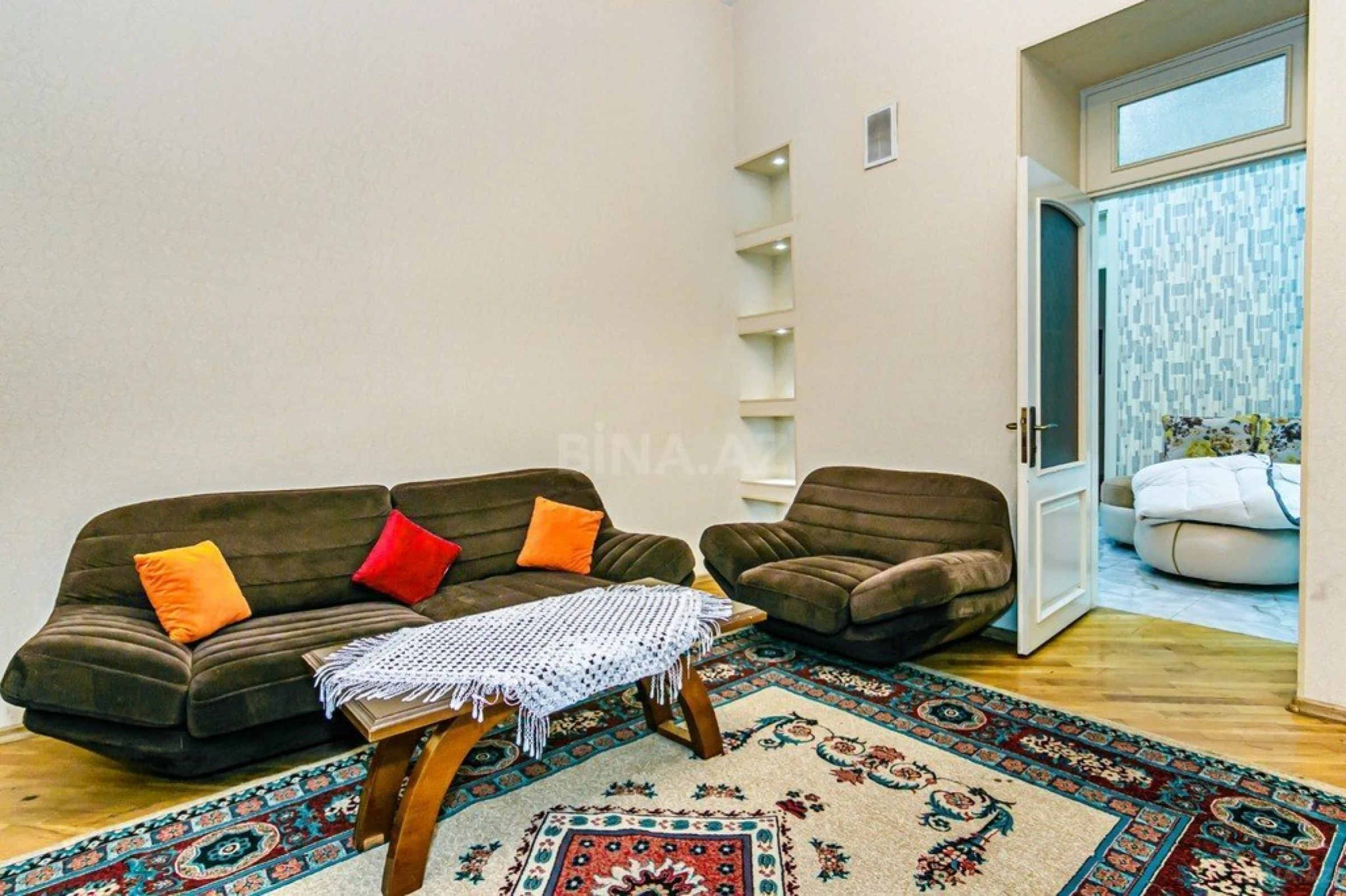 Kirayə verilir 3 otaqlı mənzil 135 m²