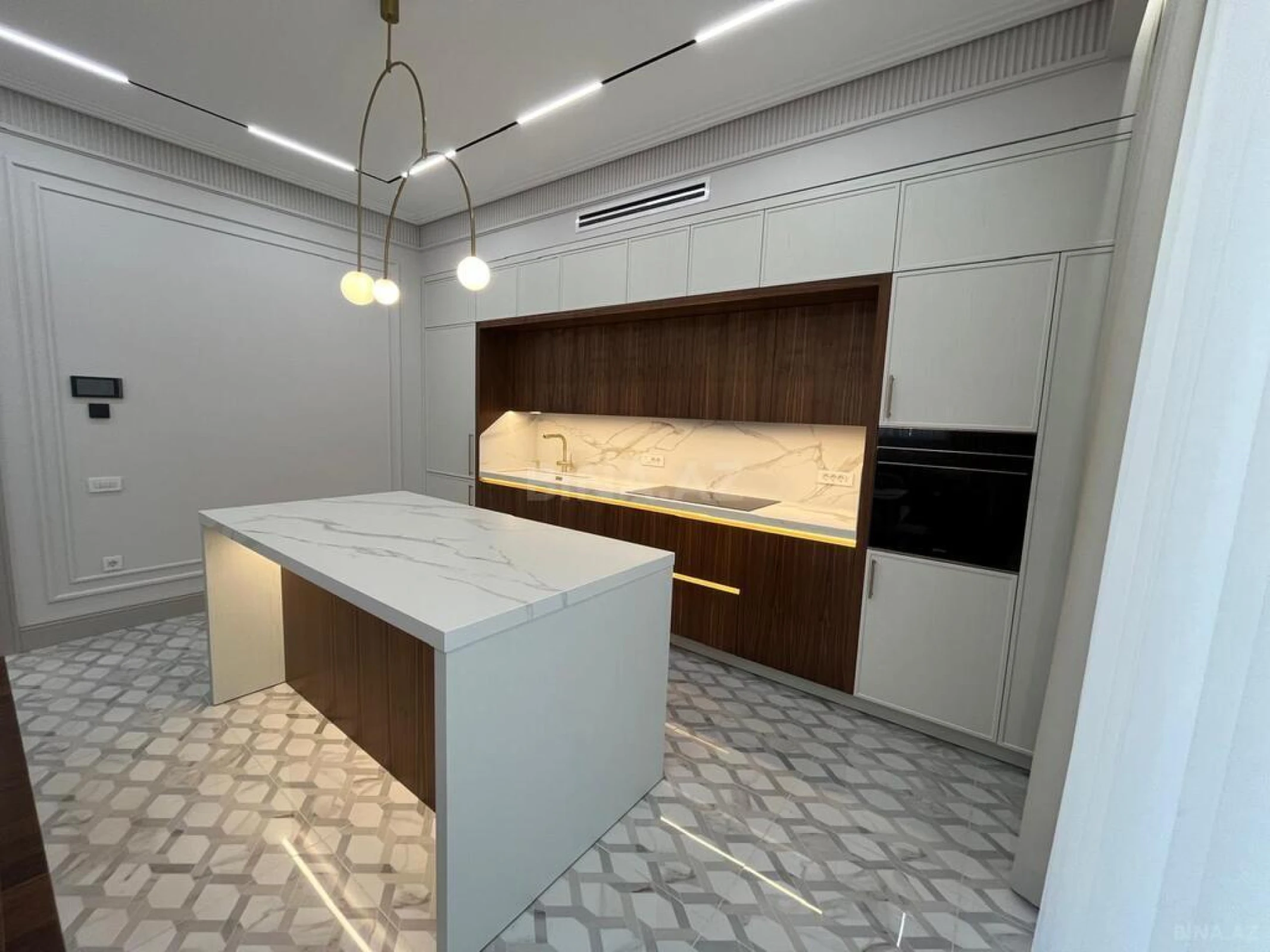 Kirayə verilir 3 otaqlı mənzil 157 m²
