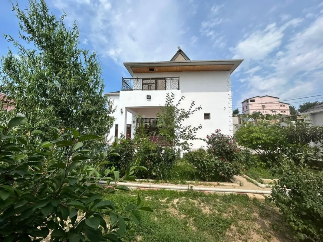 Satılır 6 otaqlı həyət evi 310 m²