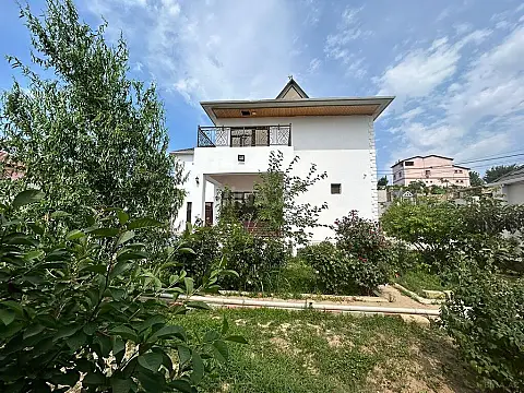 Satılır 6 otaqlı həyət evi 310 m²