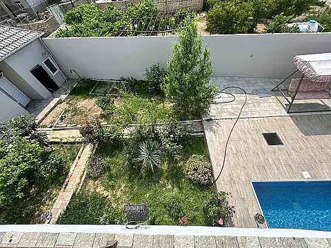 Satılır 6 otaqlı həyət evi 310 m²