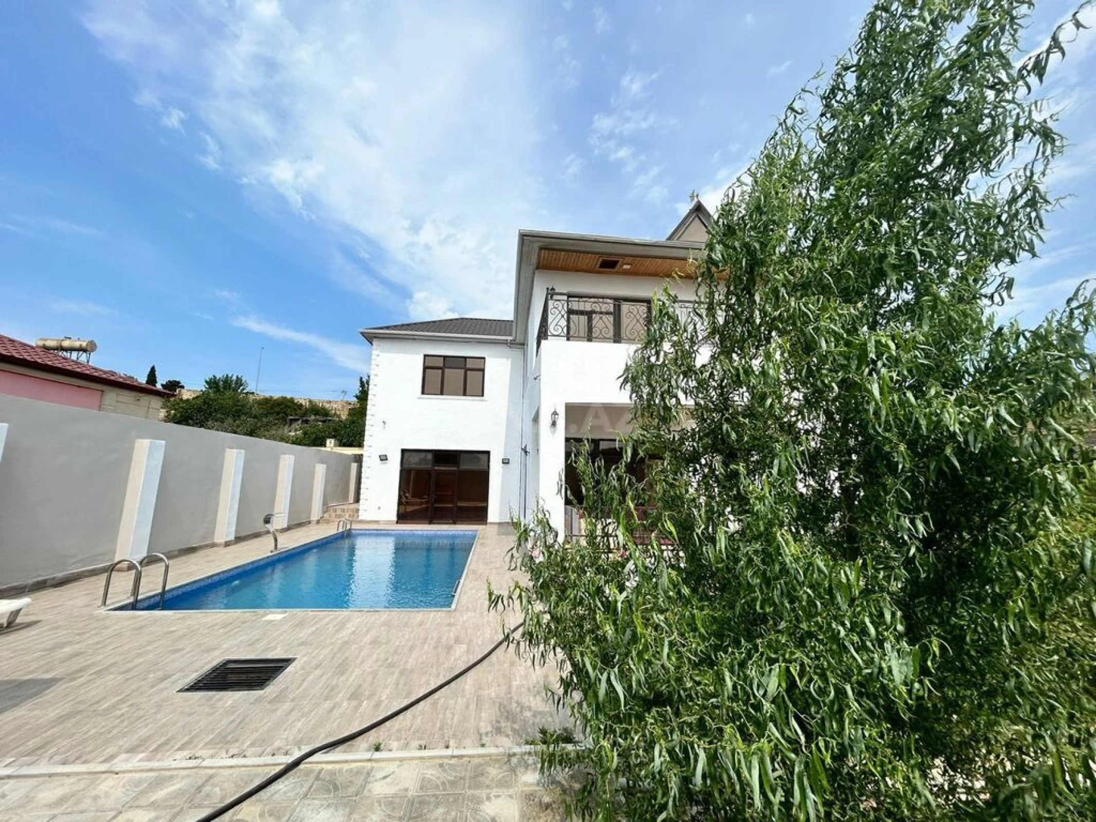 Satılır 6 otaqlı həyət evi 310 m²