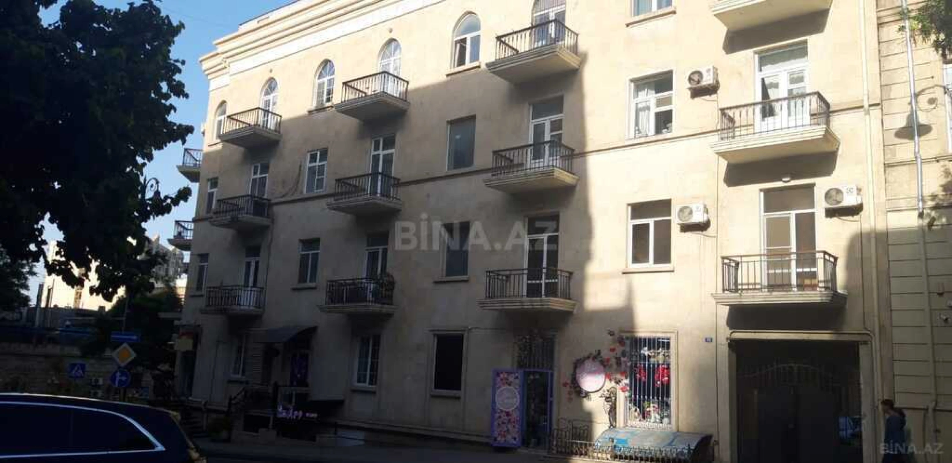 Satılır 4 otaqlı mənzil 100 m²