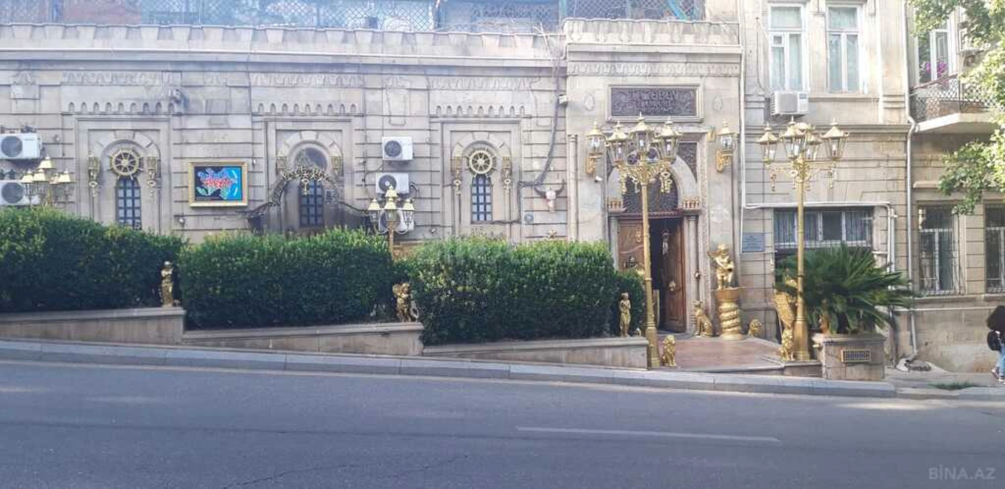 Satılır 4 otaqlı mənzil 100 m²