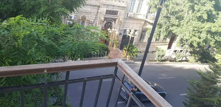 Satılır 4 otaqlı mənzil 100 m²