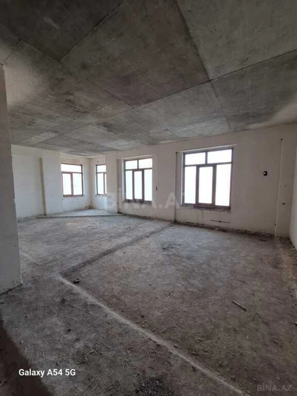 Satılır 4 otaqlı mənzil 200 m²
