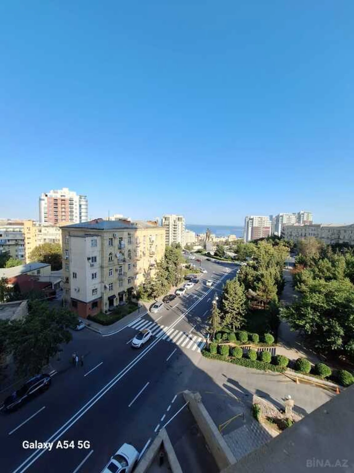 Satılır 4 otaqlı mənzil 200 m²