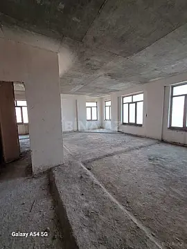 Satılır 4 otaqlı mənzil 200 m²