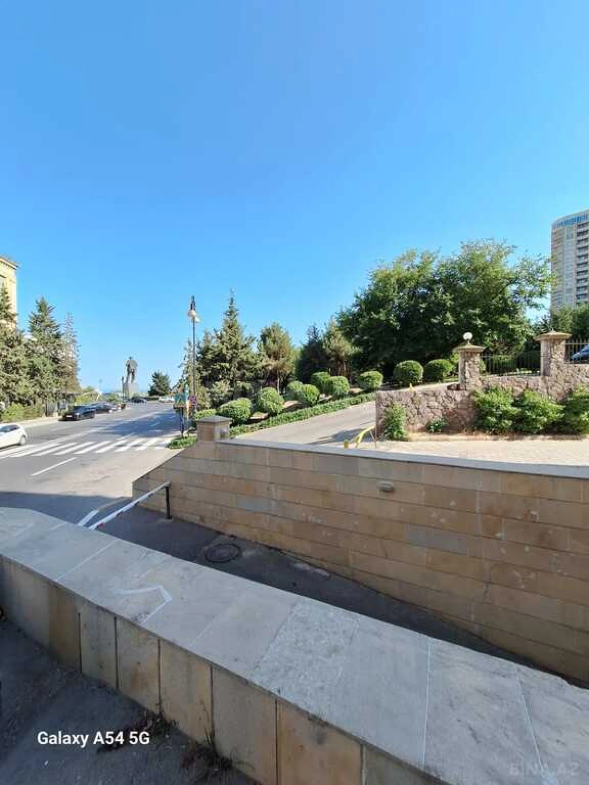 Satılır 4 otaqlı mənzil 200 m²