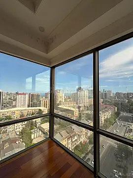 Satılır 4 otaqlı mənzil 245 m²