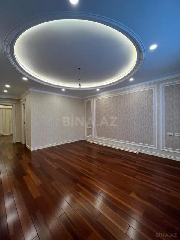 Satılır 4 otaqlı mənzil 245 m²