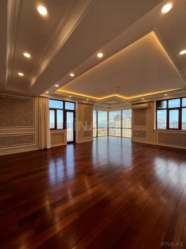 Satılır 4 otaqlı mənzil 245 m²