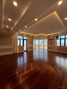 Satılır 4 otaqlı mənzil 245 m²
