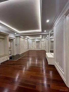 Satılır 4 otaqlı mənzil 245 m²