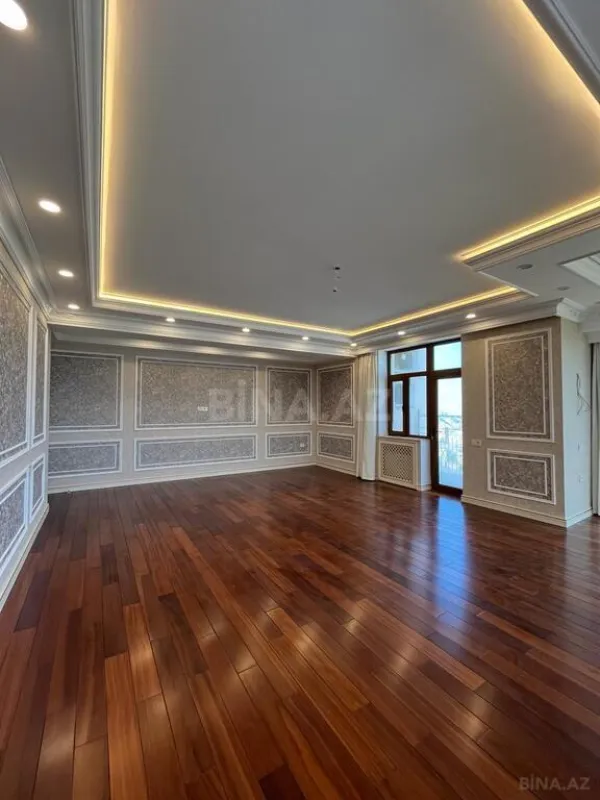 Satılır 4 otaqlı mənzil 245 m²