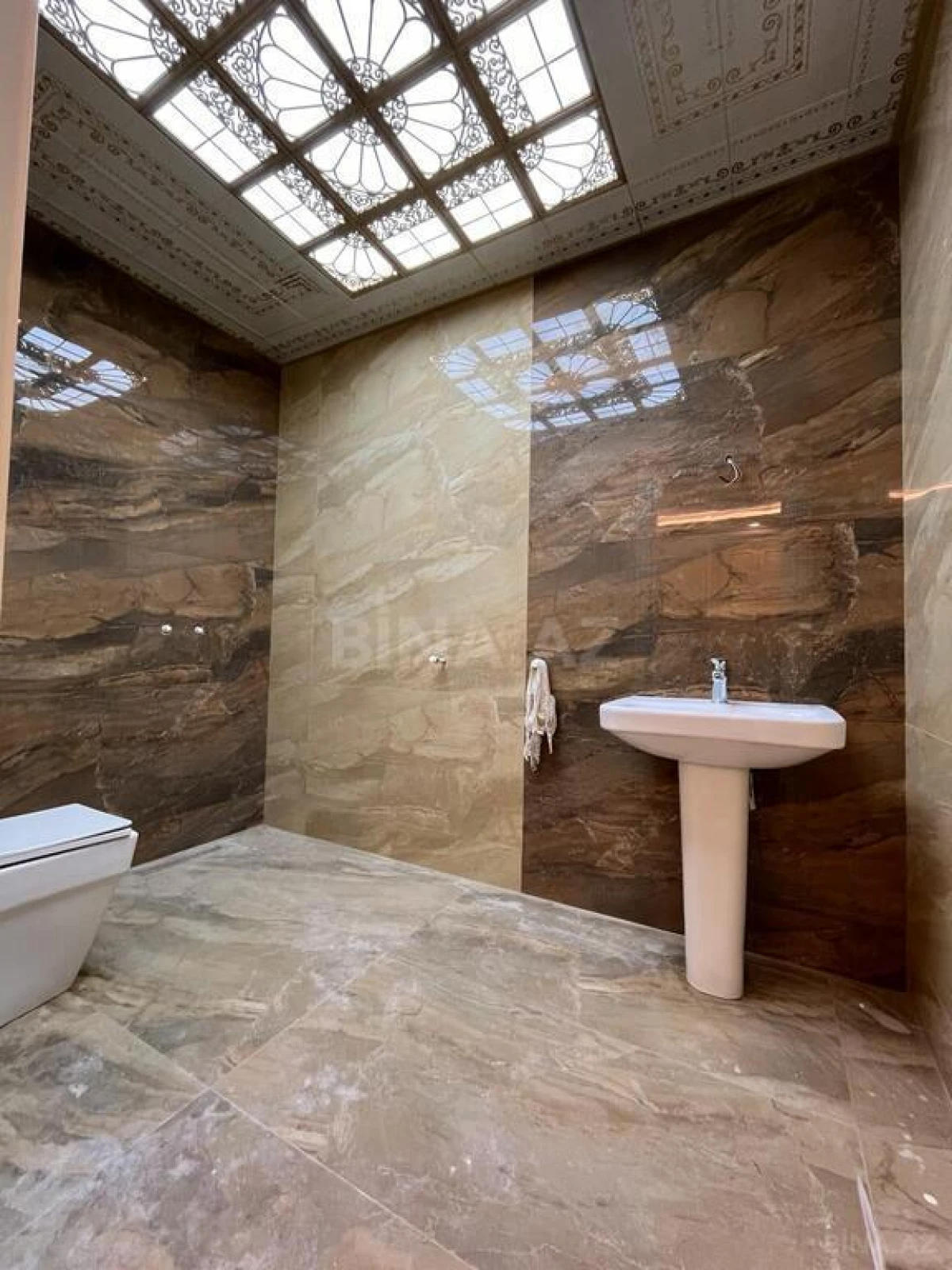 Satılır 4 otaqlı mənzil 245 m²