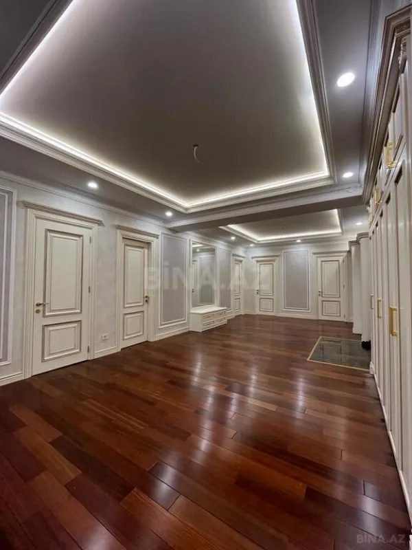 Satılır 4 otaqlı mənzil 245 m²
