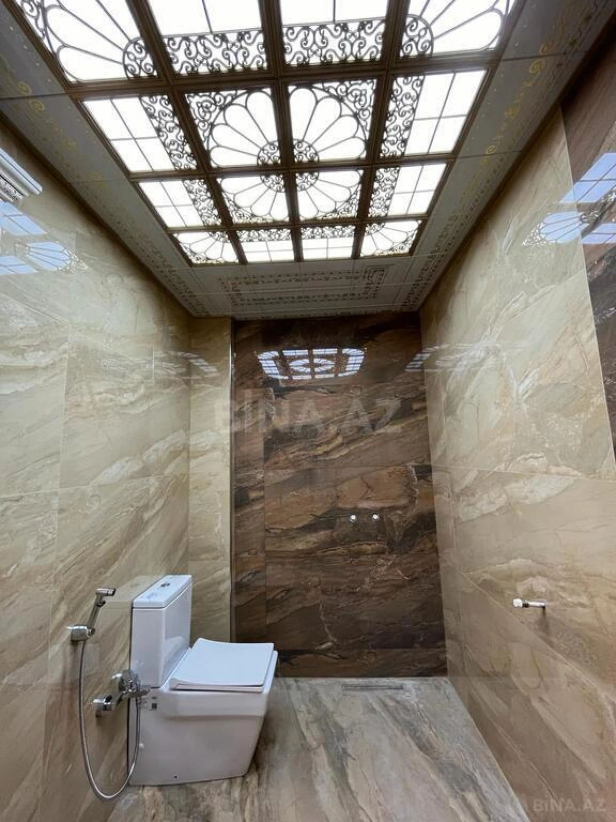 Satılır 4 otaqlı mənzil 245 m²