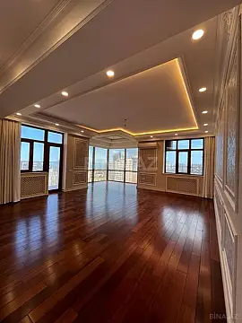 Satılır 4 otaqlı mənzil 245 m²