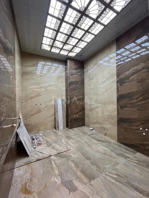 Satılır 4 otaqlı mənzil 245 m²